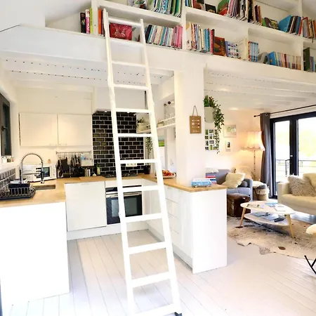 Agathe シャレー *